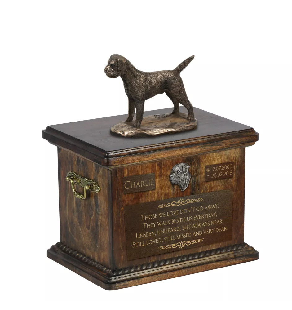 Border Terrier - Eine Urne für die Asche eines Hundes, eine Urne mit einer Statue, eine personalisierte Hundeurne von der Marke Art-Dog.