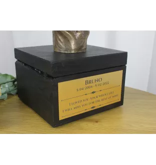Boston Terrier, American Gentleman - an urn with an engraving and a sculpture of a dog, a handmade product by the Art-Dog brand.