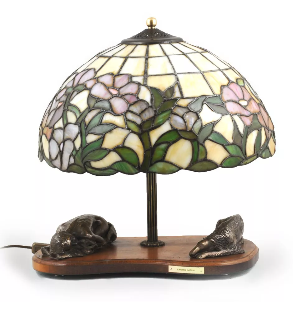 Barsoi, Russischer Jagdwindhund, Barzaia - Lampe mit einem Lampenschirm aus Tiffanyglas, Tischlampe mit einer Hunde-Statuette, Inneneinrichtung im Retro-Stil der Marke Art-Dog