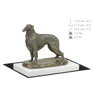 Barsoi, Russischer Jagdwindhund, Barzaia IV - Hundestatue, Figur auf weißem Sockel, Trophäe für die Art-Dog-Hundeaustellung.
