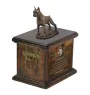 Boxer, Deutscher Boxer - Eine Urne für die Asche eines Hundes, eine Urne mit einer Statue, eine personalisierte Hundeurne von der Marke Art-Dog.