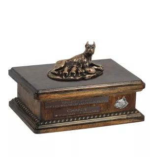 Boxer III - urne pour cendres de chien, urne personnalisée avec une statuette, urne en bois avec un chien de la marque Art-Dog