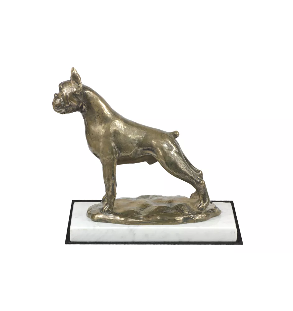 Boxer I - une statuette de chien, une figurine en marbre blanc, un trophée pour l'exposition de chiens de la marque Art-Dog