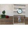 Retriever à poil bouclé, Curly Coated Retriever - une horloge en verre avec une photo, une photo de chien dans un cristal, une horloge de bureau personnalisée de la marque Art-Dog