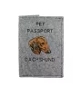 Teckel à poil ras, Chien-saucisse - Porte passeport pour chien, porte document, cadeau pour le voyageur de la marque Art-Dog
