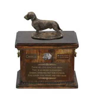 Dachshund Rauhhaar, Dackel, Teckel - Eine Urne für die Asche eines Hundes, eine Urne mit einer Statue, eine personalisierte Hundeurne von der Marke Art-Dog.