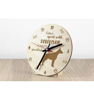 Dobermann - Uhr mit Hund, Holzuhr mit Gravur, personalisierte Uhr von Art-Dog