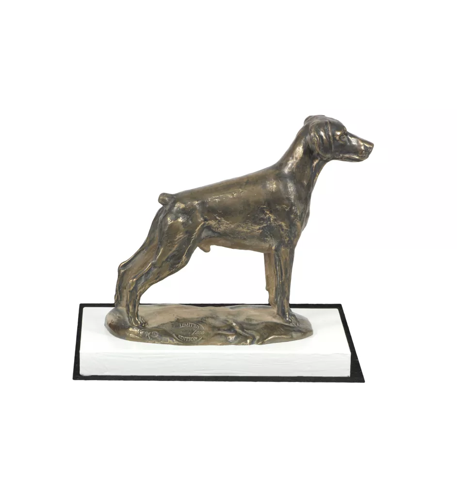 Dobermann, Dobermann Pinscher II - statuette de chien, figurine sur un socle blanc, trophée pour exposition de chiens de la marque Art-Dog