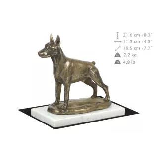 Dobermann, Dobermann Pinscher I - une statuette de chien, une figurine en marbre blanc, un trophée pour l'exposition de chiens de la marque Art-Dog