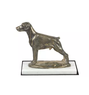 Dobermann II - Hundestatue, Figur auf weißem Marmor, Trophäe für die Art-Dog-Hundeaustellung