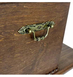 Bulldog, Englische Bulldogge - eine große Urne für die Asche des Hundes, eine hölzerne Urne mit dem Kopf des Hundes, eine Box für die Hundesasche der Marke Art-Dog