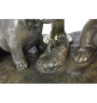 Bulldog, Englische Bulldogge - Lampe mit einem Lampenschirm aus Tiffanyglas, Tischlampe mit einer Hunde-Statuette, Inneneinrichtung im Retro-Stil der Marke Art-Dog