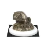 Bulldogge II - Hundestatue, Figur auf weißem Sockel, Trophäe für die Art-Dog-Hundeaustellung.