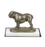 Bulldog, Englische Bulldogge - Hundestatue, Figur auf weißem Sockel, Trophäe für die Art-Dog-Hundeaustellung.