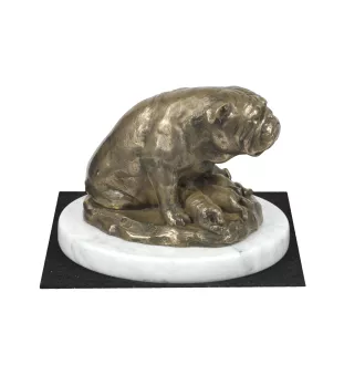 Bulldogge II - Hundestatue, Figur auf weißem Marmor, Trophäe für die Art-Dog-Hundeaustellung