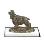 English Cocker Spaniel, Englische Cockerspaniel  - Hundestatue, Figur auf weißem Sockel, Trophäe für die Art-Dog-Hundeaustellung.