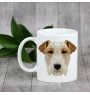 Fox-terrier à poil dur - tasse avec une photo et un motif de chien géométrique Art-Dog