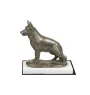 Berger allemand, Berger d'Alsace, Berger alsacien - statuette de chien, figurine sur un socle blanc, trophée pour exposition de chiens de la marque Art-Dog