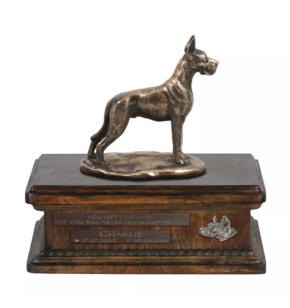 Dogue allemand, Grand danois I - urne pour cendres de chien, urne personnalisée avec une statuette, urne en bois avec un chien de la marque Art-Dog