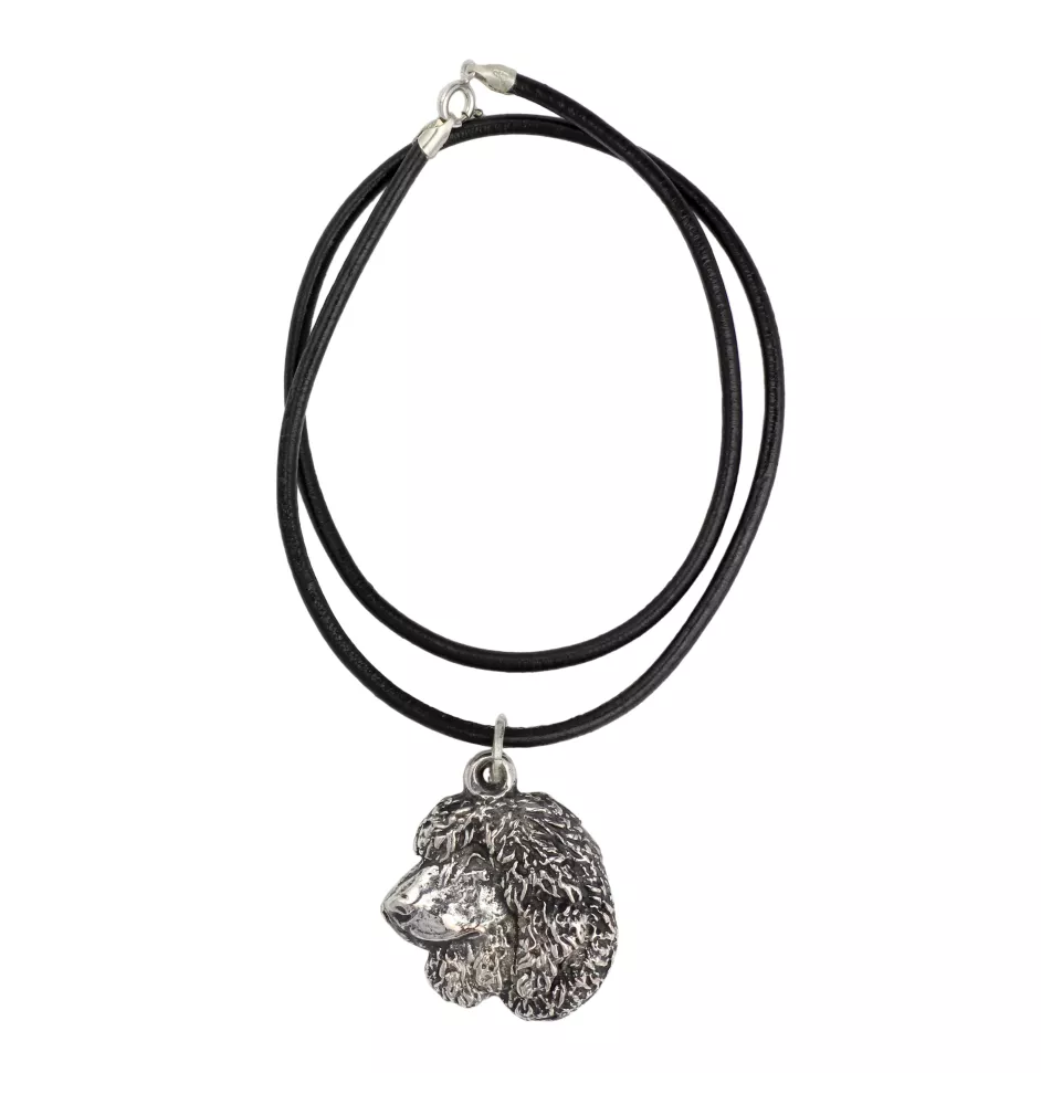 Irischer Wasserspaniel, Irish Water Spaniel - Halskette mit Hund, versilberter Anhänger für Hundefans, einzigartiger Schmuck der Marke Art-Dog