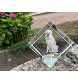 Kuvasz - un cube de cristal avec une photo, une photo de cheval dans le cristal, un presse-papiers cubique de la marque Art-Dog