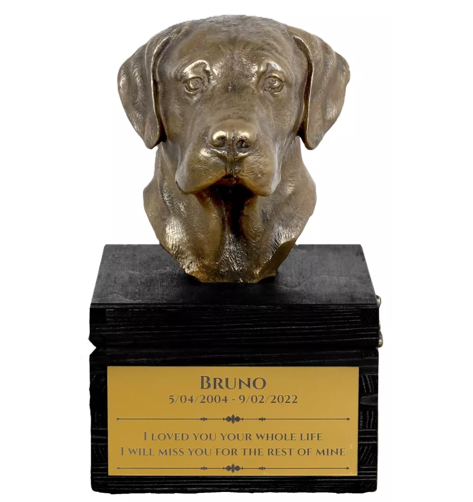 Labrador Retriever - an urn with an engraving and a sculpture of a dog, a handmade product by the Art-Dog brand.