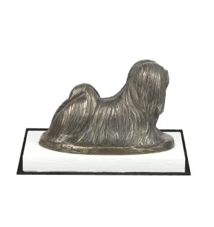 Lhasa Apso, Lhasaterrier, Löwenhund - Hundestatue, Figur auf weißem Sockel, Trophäe für die Art-Dog-Hundeaustellung.