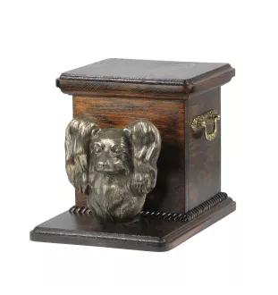 Papillon, Kontinentaler Zwergspaniel - Eine Urne für die Asche eines Hundes mit einer Statuette, eine elegante Urne für einen Hund, eine außergewöhnliche Urne mit dem Porträt eines Hundes von der Mark