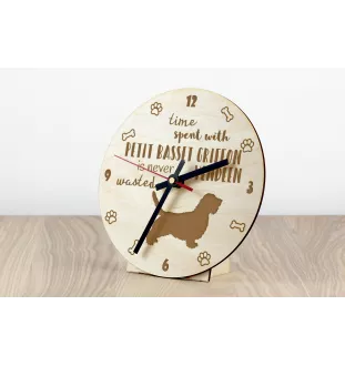 Petit basset griffon vendéen - horloge avec chien, horloge en bois avec gravure, horloge personnalisée par Art-Dog