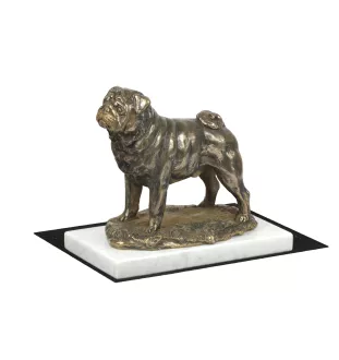 Mops, Pug, Carlin, Carlino, Doguillo - Hundestatue, Figur auf weißem Marmor, Trophäe für die Art-Dog-Hundeaustellung
