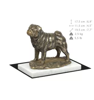 Mops, Pug, Carlin, Carlino, Doguillo - Hundestatue, Figur auf weißem Marmor, Trophäe für die Art-Dog-Hundeaustellung