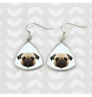 Mops, Pug, Carlin, Carlino, Doguillo - Ohrringe mit einem Bild und dem Schriftzug "Geometrischer Hund" von Art-Dog