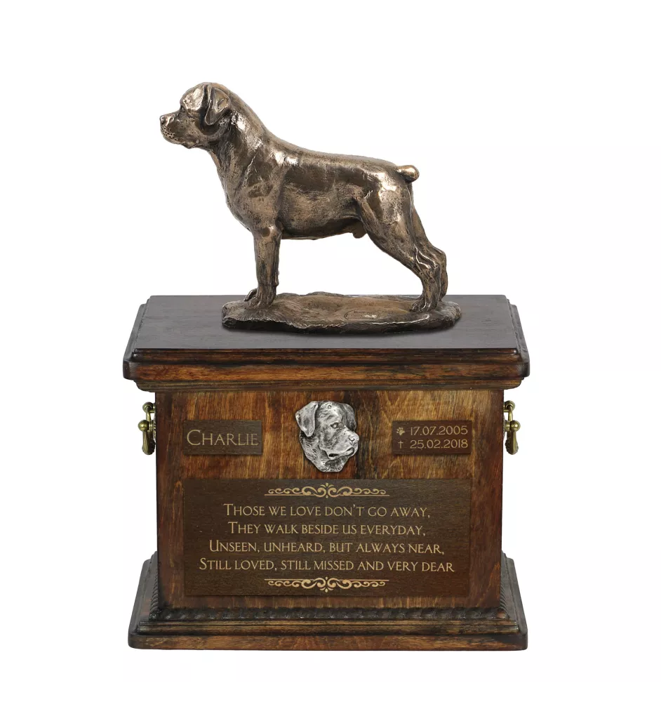 Rottweiler - Eine Urne für die Asche eines Hundes, eine Urne mit einer Statue, eine personalisierte Hundeurne von der Marke Art-Dog.