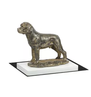 Rottweiler II - Hundestatue, Figur auf weißem Sockel, Trophäe für die Art-Dog-Hundeaustellung.
