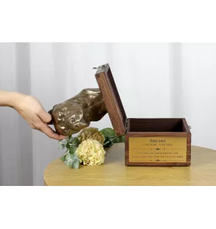 Schnauzer II - Eine Ascheurne für Hunde mit einer Statuette, eine kleine Urne für Hunde, eine personalisierte Urne mit dem Porträt eines Hundes von der Marke Art-Dog.