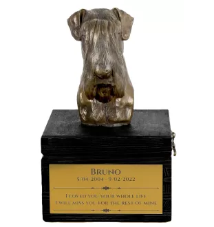 Schnauzer I - une urne avec une gravure et une sculpture de chien, un dernier adieu, un produit fait à la main de la marque Art-Dog
