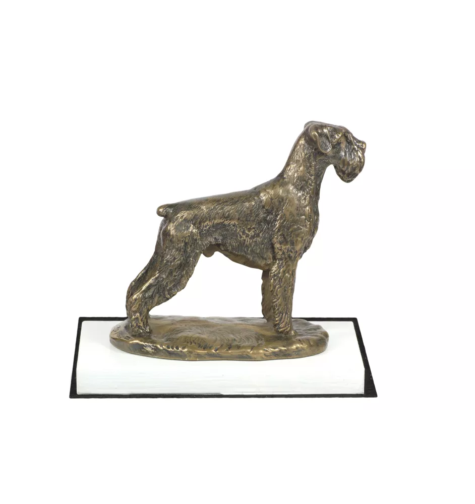 Schnauzer I - Hundestatue, Figur auf weißem Sockel, Trophäe für die Art-Dog-Hundeaustellung.
