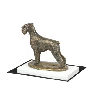 Schnauzer I - Hundestatue, Figur auf weißem Sockel, Trophäe für die Art-Dog-Hundeaustellung.