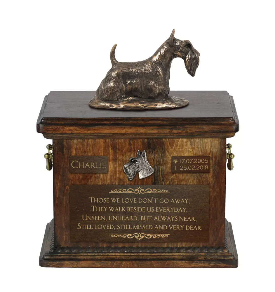 Schottischer Terrier, Scottish terrier - Eine Urne für die Asche eines Hundes, eine Urne mit einer Statue, eine personalisierte Hundeurne von der Marke Art-Dog.