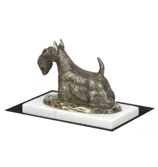 Schottischer Terrier, Scottish terrier - Hundestatue, Figur auf weißem Marmor, Trophäe für die Art-Dog-Hundeaustellung