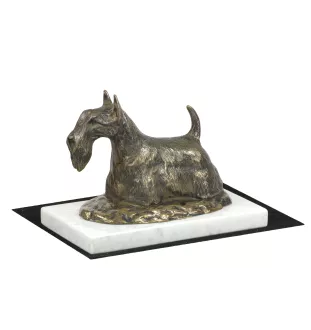 Terrier écossais, Scottish terrier - une statuette de chien, une figurine en marbre blanc, un trophée pour l'exposition de chiens de la marque Art-Dog