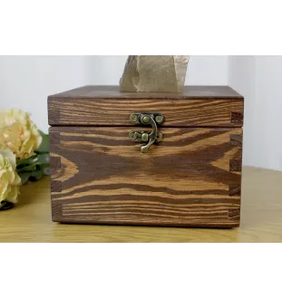 Siberian Husky, Chukcha - an urn with an engraving and a sculpture of a dog, a handmade product by the Art-Dog brand.