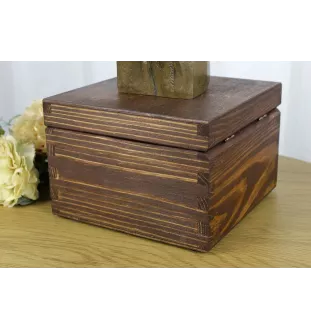 Siberian Husky, Chukcha - an urn with an engraving and a sculpture of a dog, a handmade product by the Art-Dog brand.