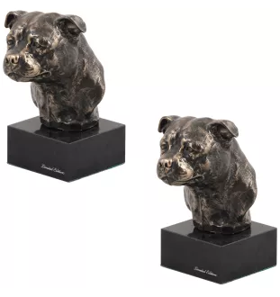 Staffordshire Bull Terrier, Staffie - Statue de chien, buste sur socle en pierre, sculpture, trophée pour exposition canine par la marque Art-Dog