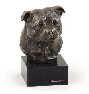 Staffordshire Bull Terrier, Staffie - Statue de chien, buste sur socle en pierre, sculpture, trophée pour exposition canine par la marque Art-Dog