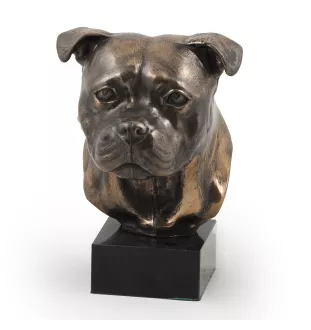 Staffordshire Bull Terrier głowa na kamieniu Art-Dog