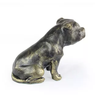 Staffordshire Bull Terrier, Staffordshire Bullterrier - Hundestatue, sitzender Hund für den Schreibtisch, Dekoration für das Wohnzimmer eines Hundeliebhabers von Art-Dog