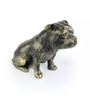 Staffordshire Bull Terrier, Staffordshire Bullterrier - Hundestatue, sitzender Hund für den Schreibtisch, Dekoration für das Wohnzimmer eines Hundeliebhabers von Art-Dog