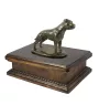 Staffordshire Bull Terrier, Staffie IV - urne pour cendres de chien, urne personnalisée avec une statuette, urne en bois avec un chien de la marque Art-Dog