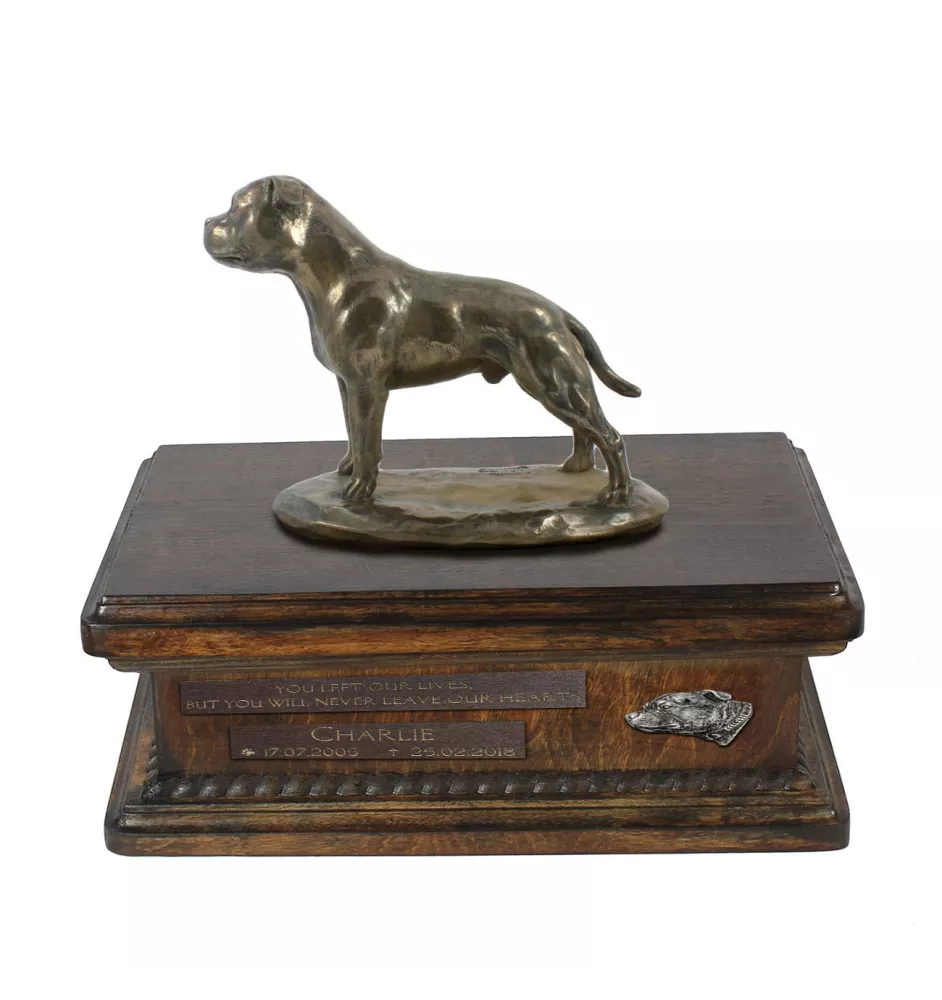 Staffordshire Bull Terrier, Staffordshire Bullterrier V urne in Hundeasche, personalisierte Urne mit Statue, Holzurne mit Hund von Art-Dog